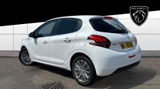Peugeot 208 1.2 PureTech 82 Signature 5dr [Start Stop] Petrol Hatchback